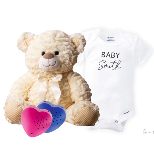 New Parent Gift, Plush Teddy Bear with Recordable Sound Module and Personalized New Baby Romper, Gift for Mom to Be and New Parents, Pregnancy Announcement, Baby Shower - Som + Co