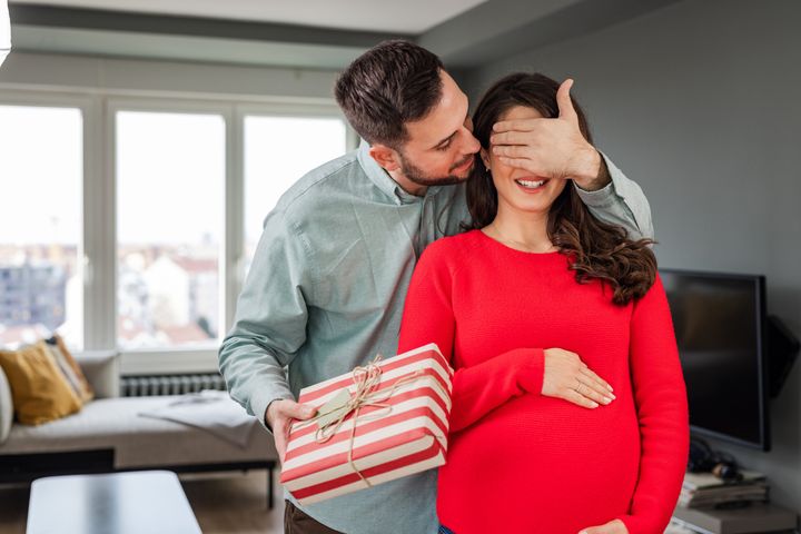 This Man Won't Buy His Pregnant Wife An Extravagant 'Push Present,' And It's Sparked An Intense Debate About The Ways Social Media Has Affected Relationships